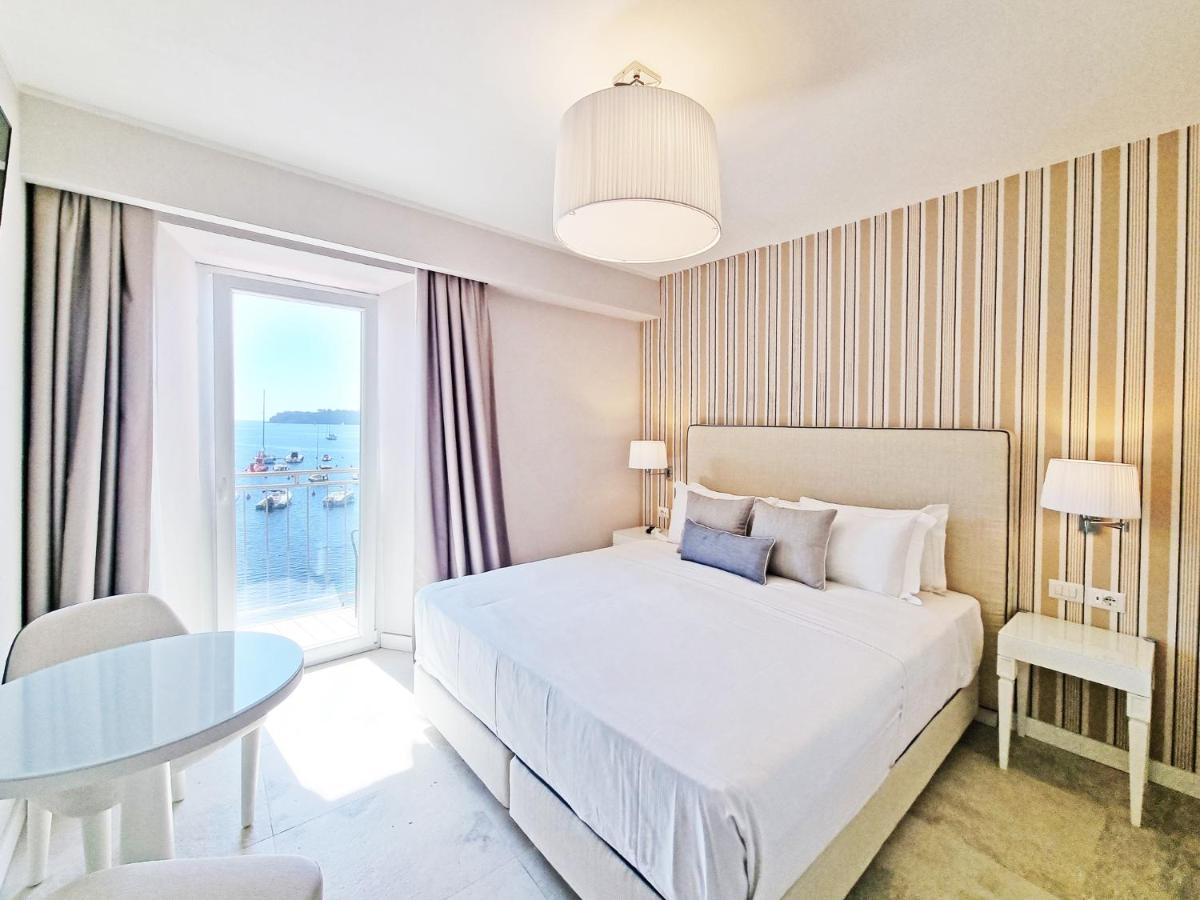 Hotel Plaza Porto Azzurro Eksteriør billede
