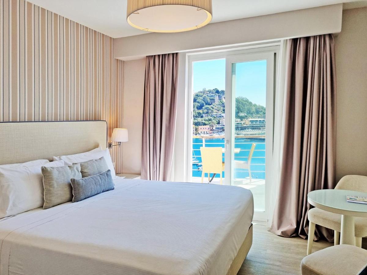 Hotel Plaza Porto Azzurro Eksteriør billede