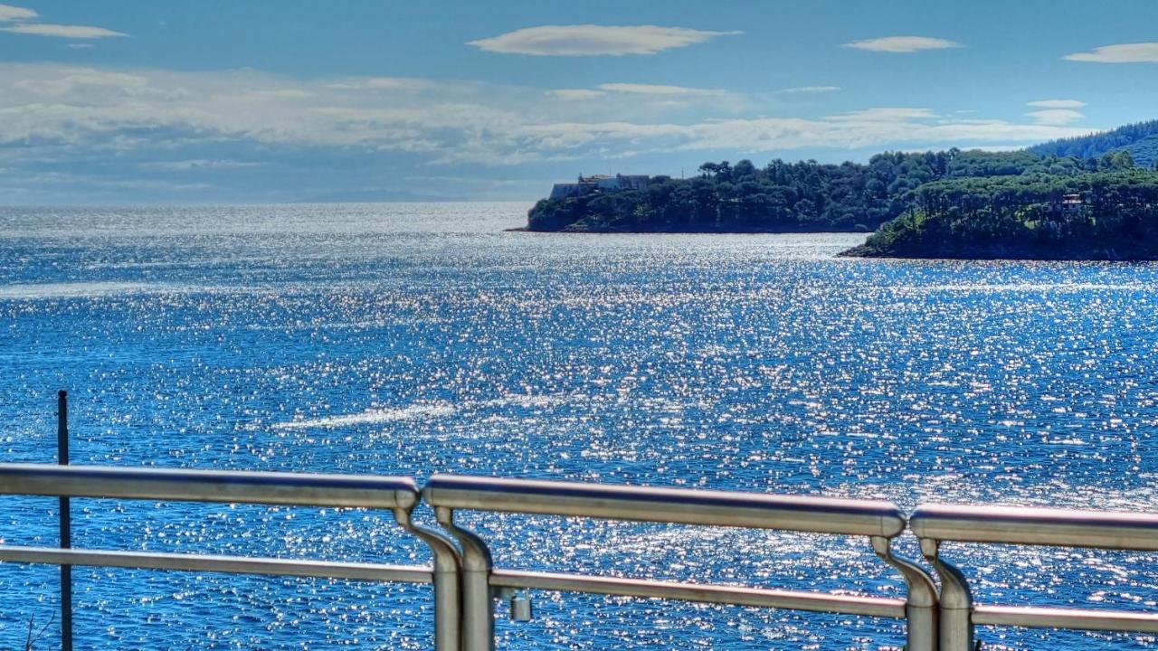 Hotel Plaza Porto Azzurro Eksteriør billede
