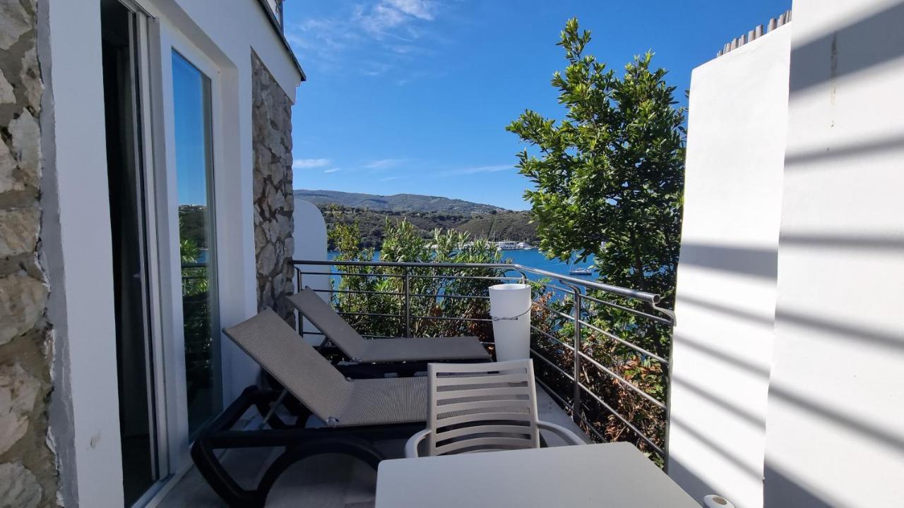 Hotel Plaza Porto Azzurro Eksteriør billede
