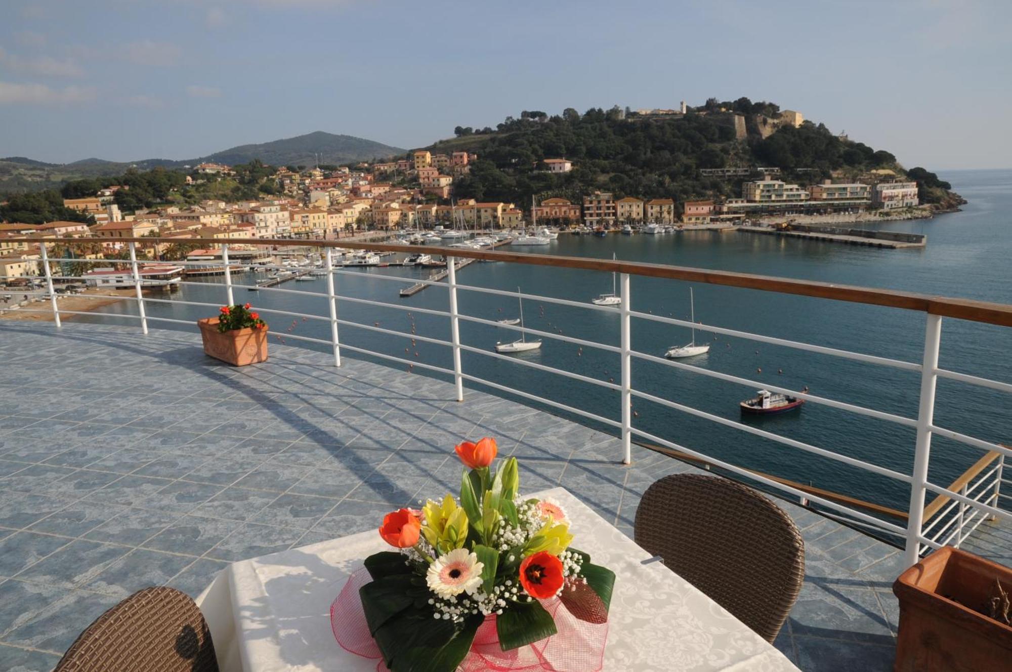 Hotel Plaza Porto Azzurro Eksteriør billede