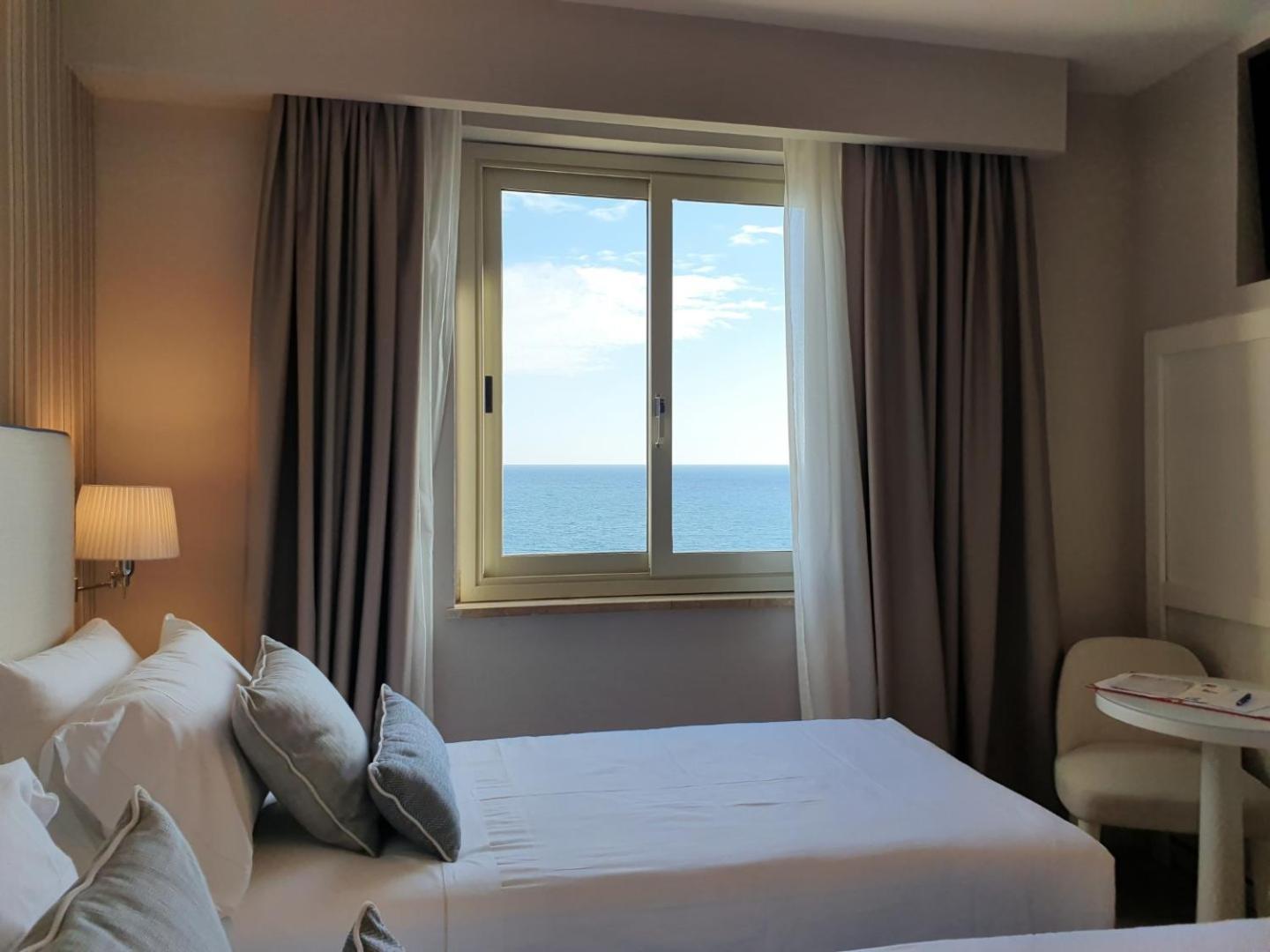 Hotel Plaza Porto Azzurro Værelse billede