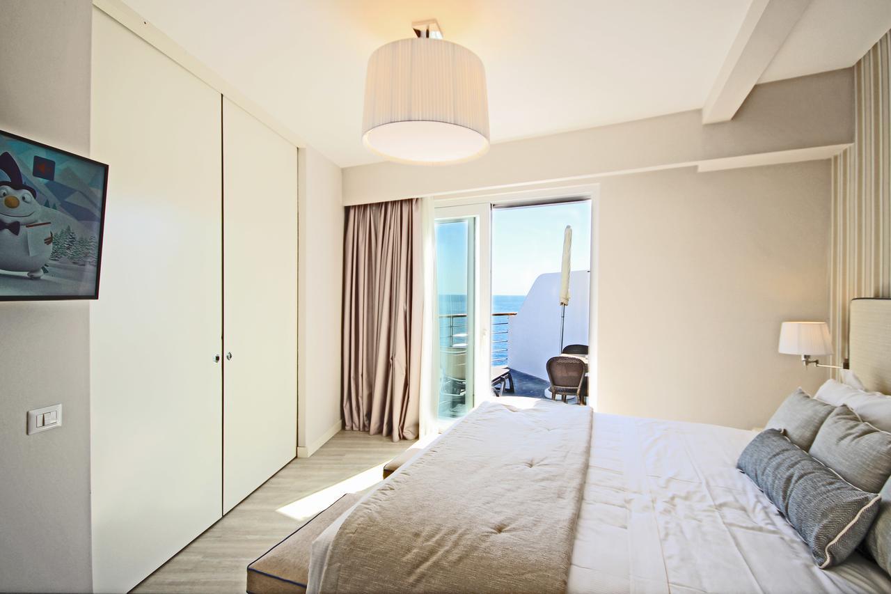 Hotel Plaza Porto Azzurro Eksteriør billede