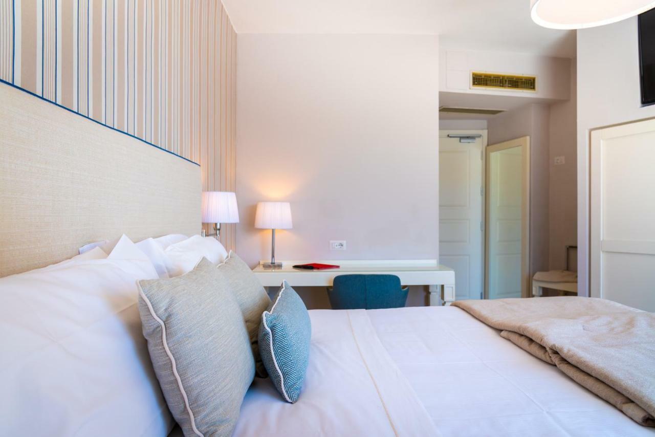 Hotel Plaza Porto Azzurro Eksteriør billede